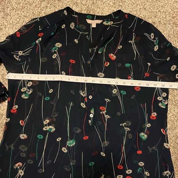 Banana Republic Navy Floral Blouse size medium - Picture 8 of 9